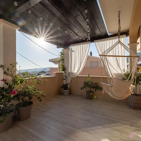 Flos,terrace 40 M2, Sea View * Kaštel Stari