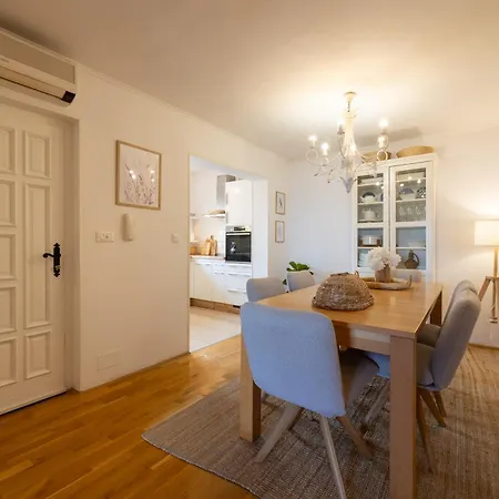 Flos,terrace 40 M2, Sea View Apartment Kastel Stari